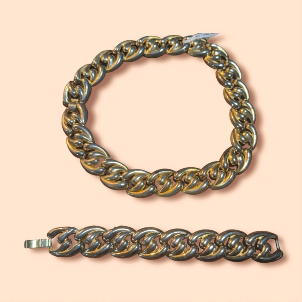 Chunky gold tone 90's choker and bracelet set